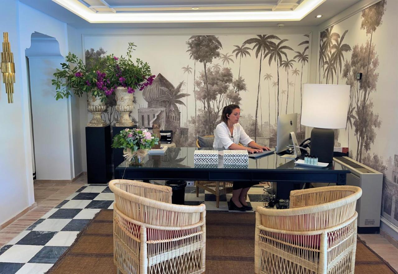 Soho Boutique Castillo De Santa Catalina - Adults Recommended Малага Екстериор снимка Concierge at the Mandarin Oriental, Munich
