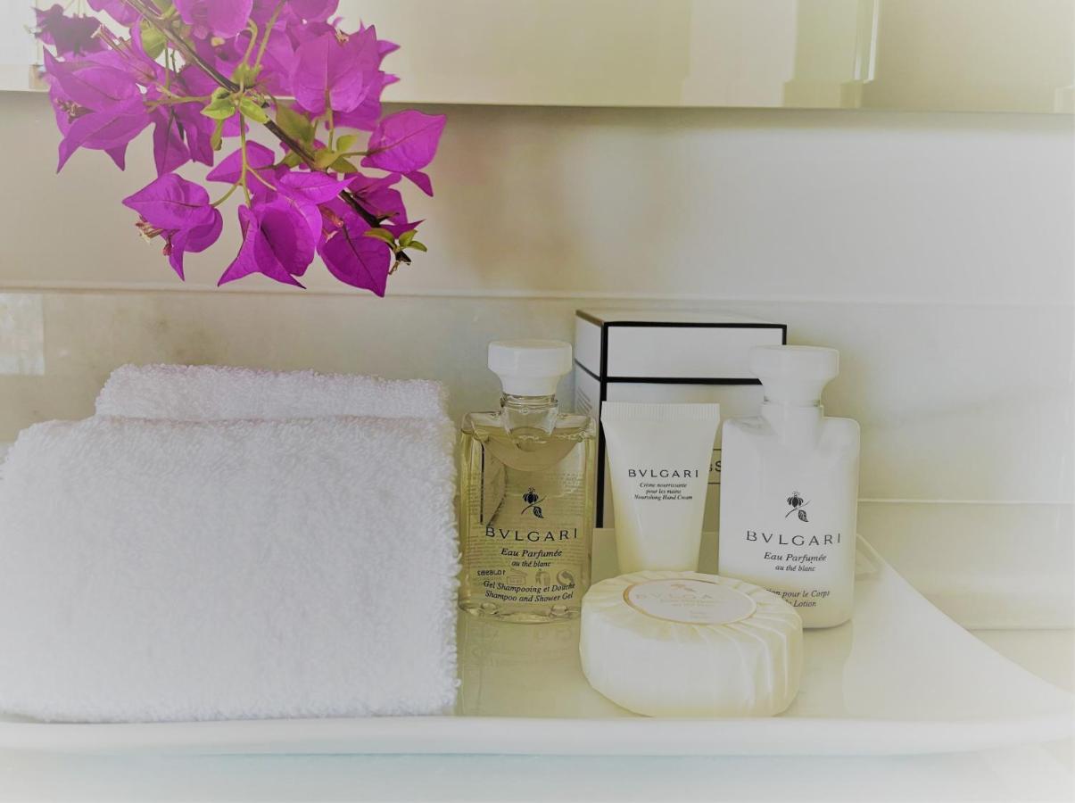 Soho Boutique Castillo De Santa Catalina - Adults Recommended Малага Екстериор снимка Bougainvillea in a bathroom