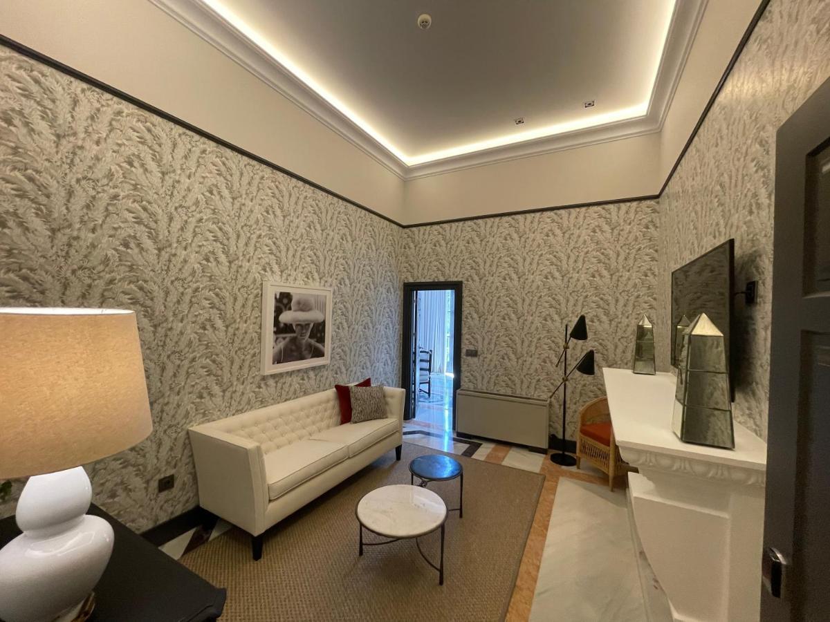Soho Boutique Castillo De Santa Catalina - Adults Recommended Малага Екстериор снимка The interior of the suite