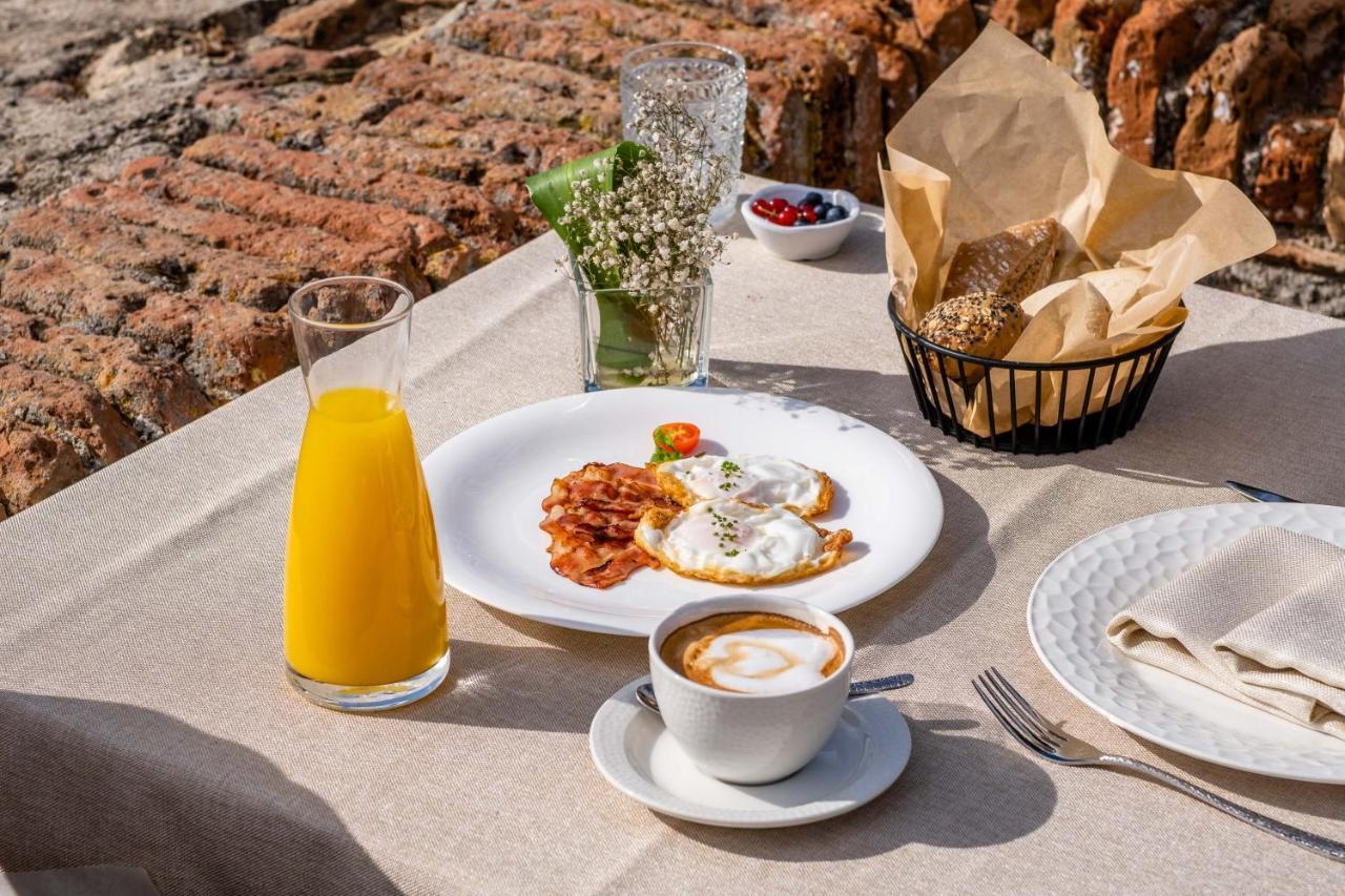 Soho Boutique Castillo De Santa Catalina - Adults Recommended Малага Екстериор снимка A typical breakfast