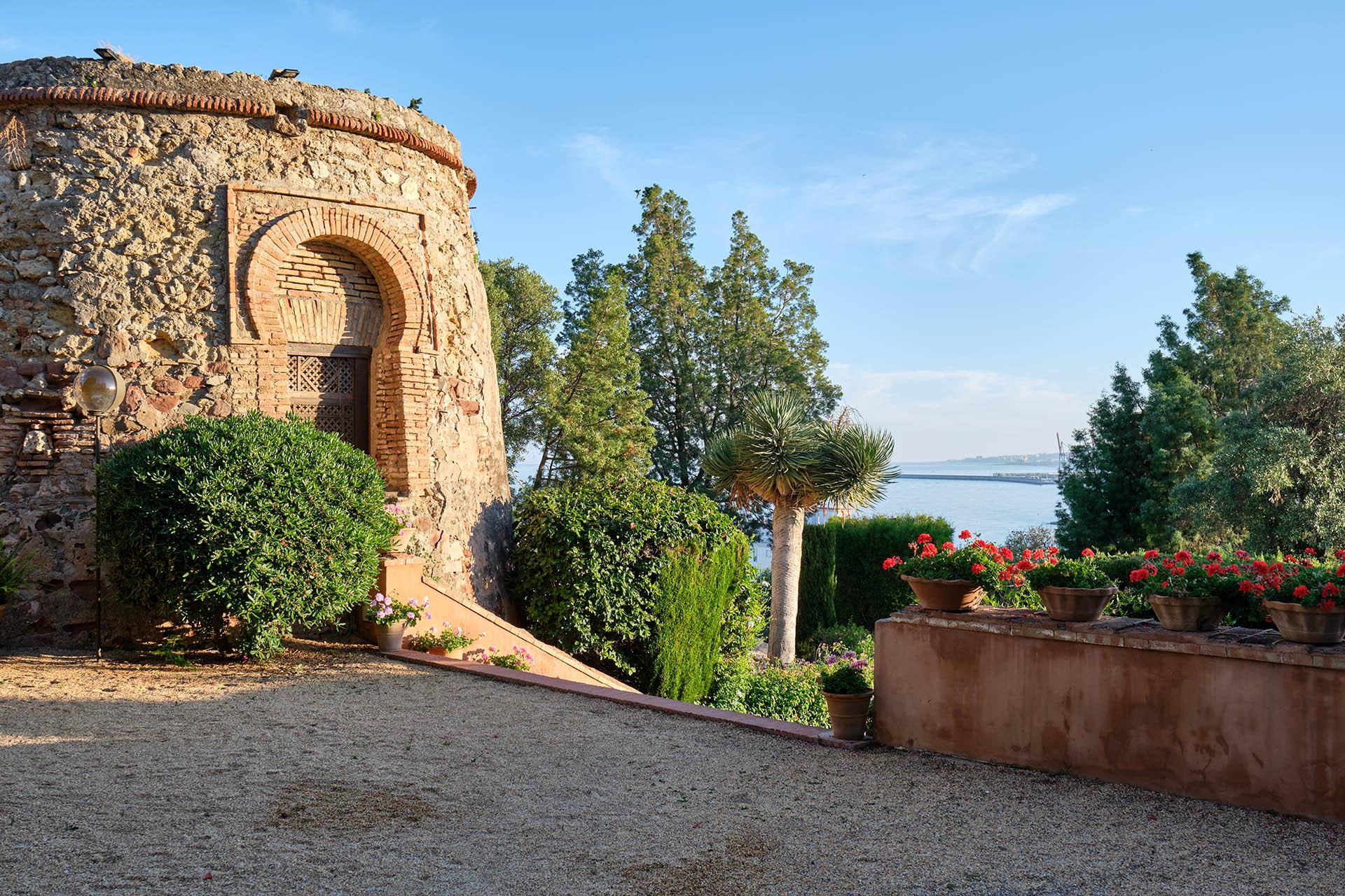 Soho Boutique Castillo De Santa Catalina - Adults Recommended Малага Екстериор снимка The entrance to the castle
