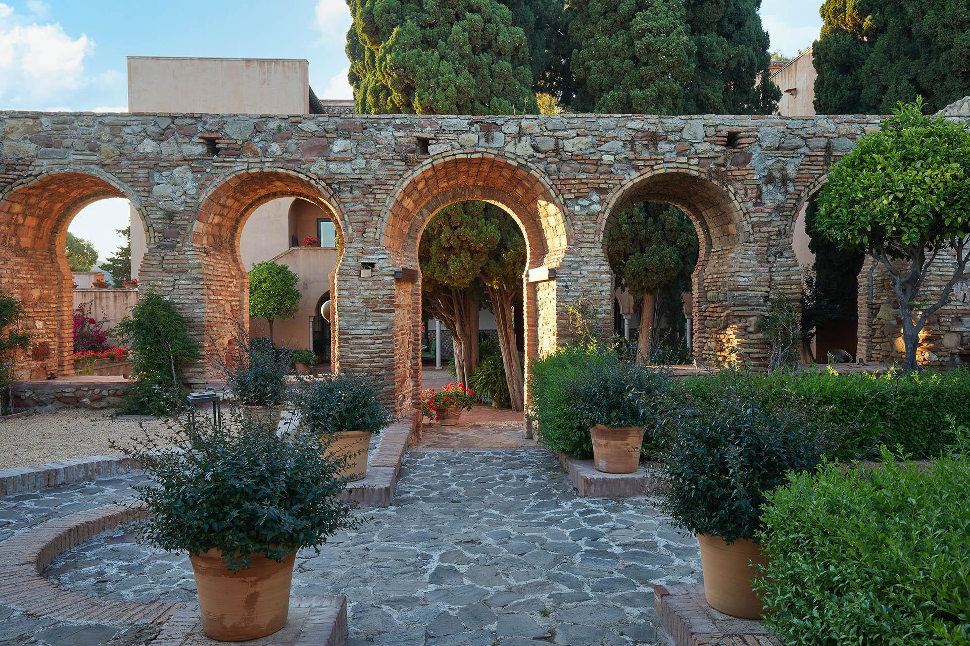 Soho Boutique Castillo De Santa Catalina - Adults Recommended Малага Екстериор снимка The Roman aqueduct of Ansignan