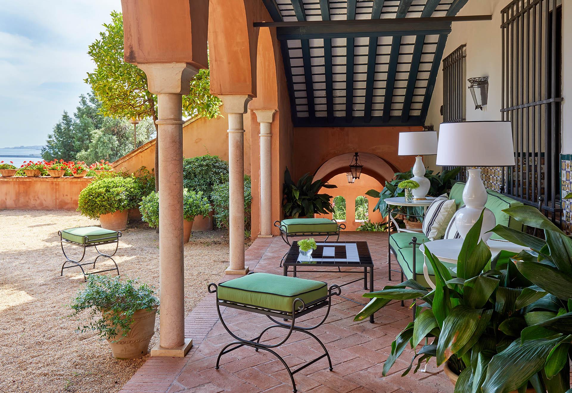 Soho Boutique Castillo De Santa Catalina - Adults Recommended Малага Екстериор снимка The patio at the Royal Palm Hotel