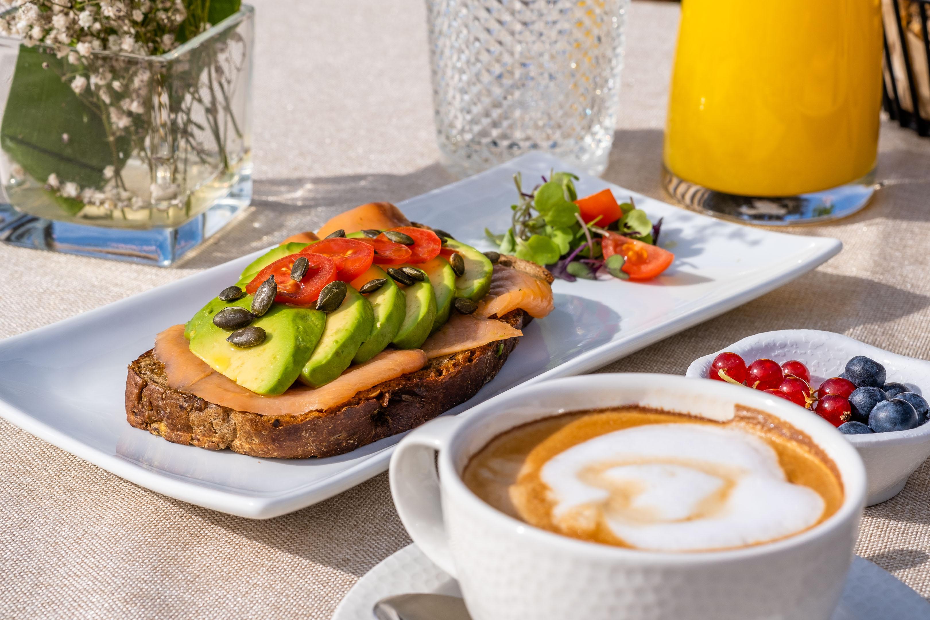 Soho Boutique Castillo De Santa Catalina - Adults Recommended Малага Екстериор снимка Avocado toast with a latte