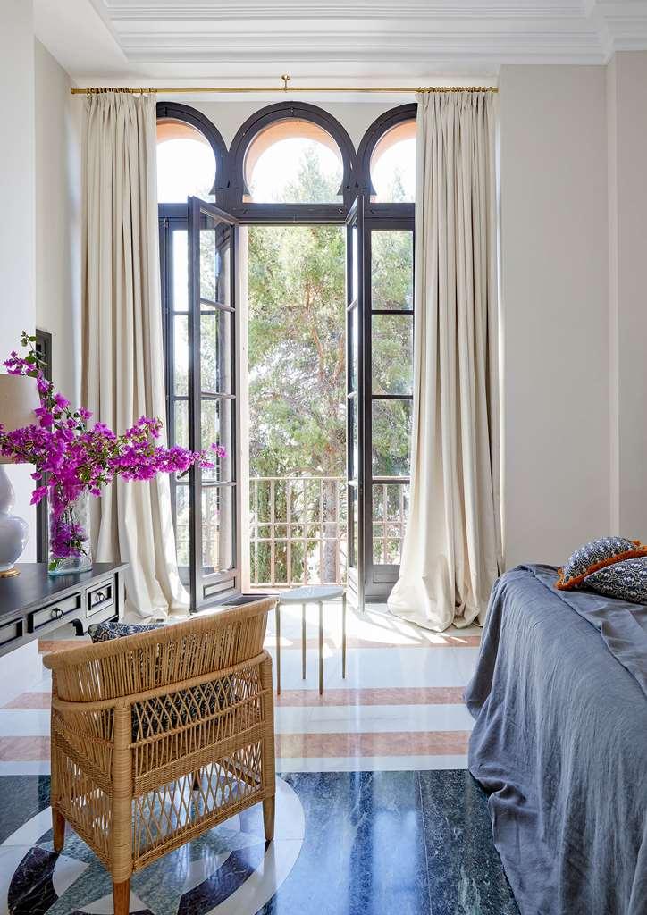 Soho Boutique Castillo De Santa Catalina - Adults Recommended Малага Стая снимка Curtains in a bedroom