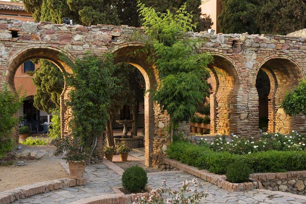 Soho Boutique Castillo De Santa Catalina - Adults Recommended Малага Екстериор снимка The Roman arches of the Cloister of the Kings